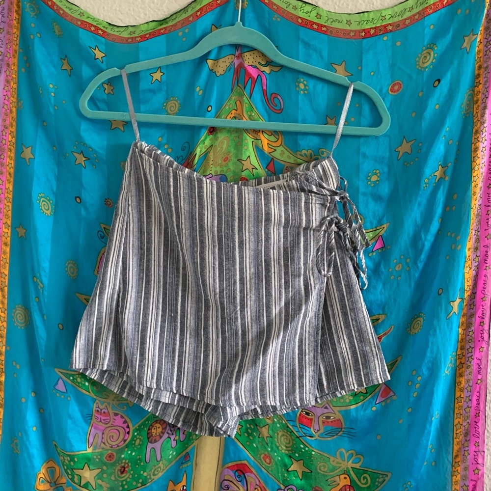 Cute blue stripped skort!